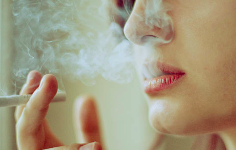Le tabac est déconseillé avant un acte de chirurgie esthétique