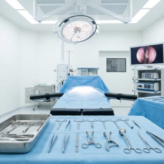 Combien de temps dure une rhinoplastie et quelle est la période d'éviction sociale ?